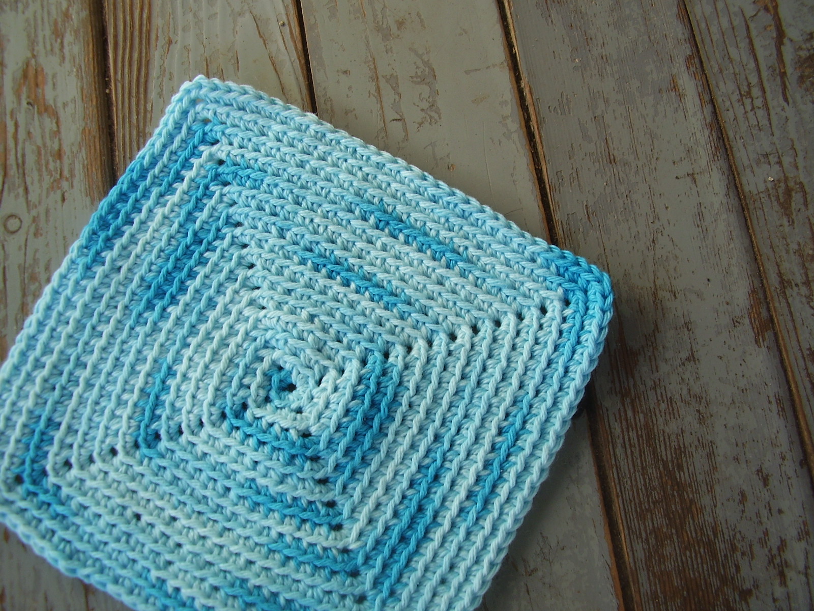 free-pattern-crocheted-square-washcloth-freshstitches