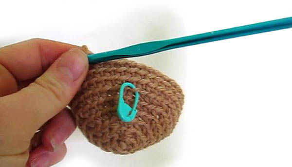 am-i-crocheting-inside-out-freshstitches