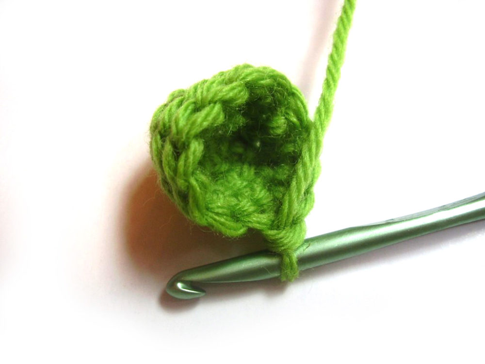 tips for crocheting a small piece in the round