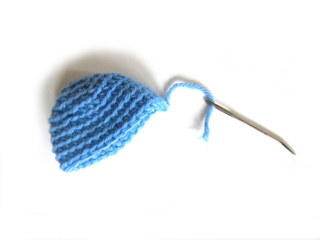How to attach a flattened piece to amigurumi