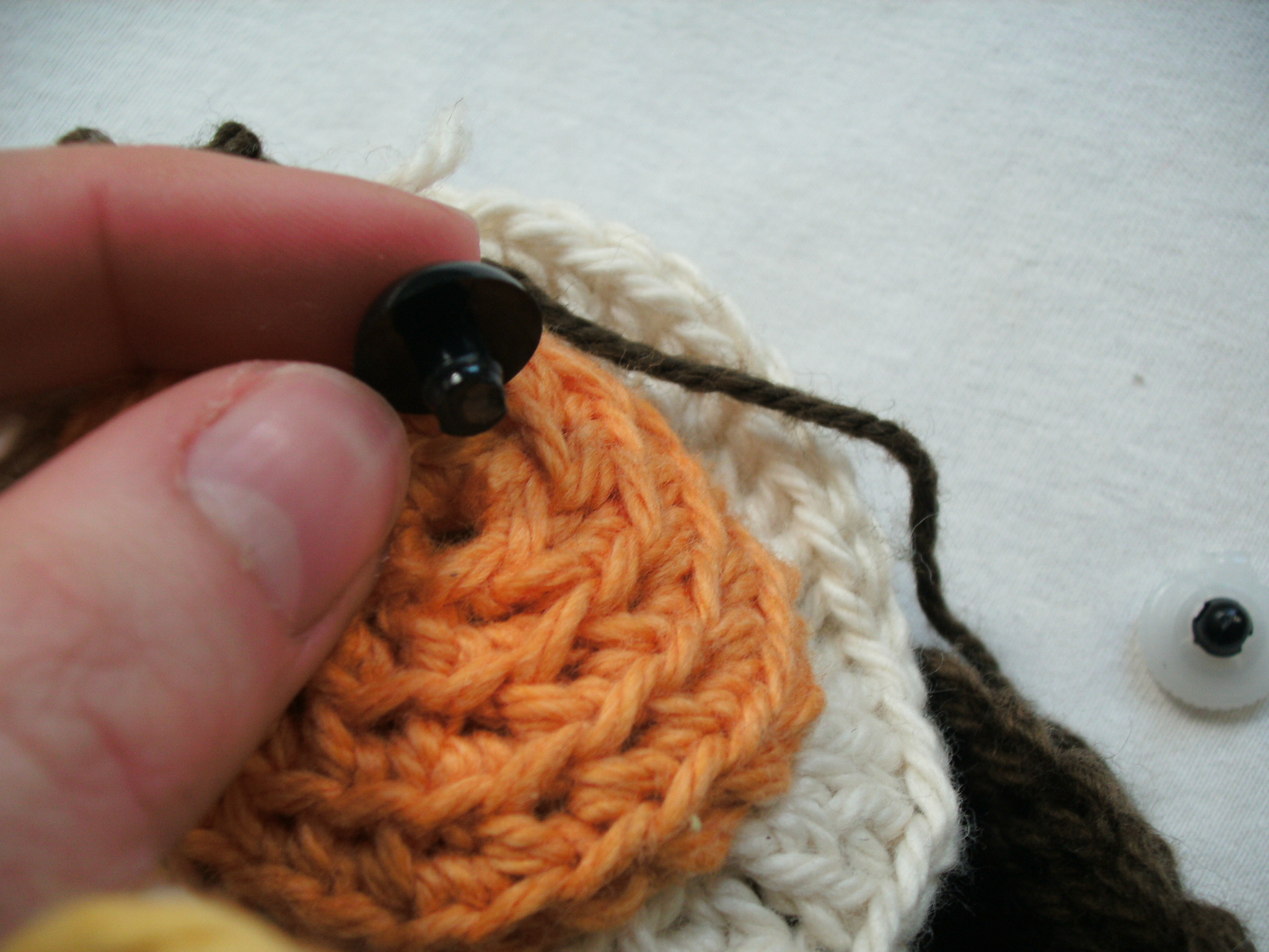 How to Install Safety Eyes on your Knitted Crafts 