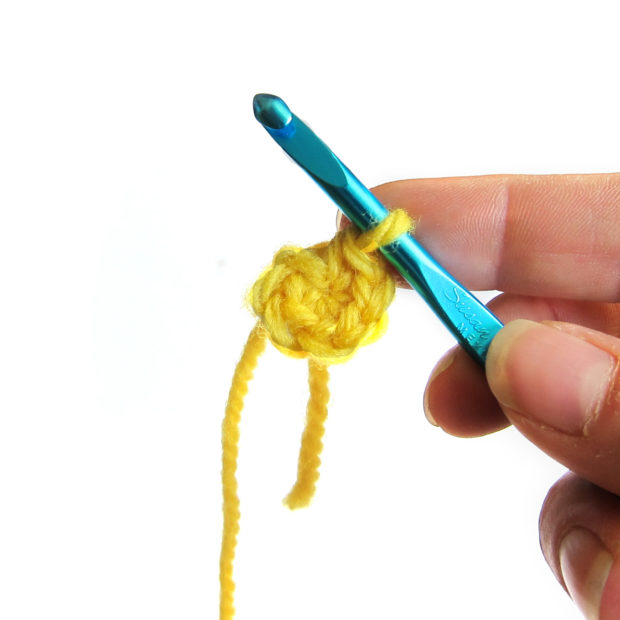 how to crochet the 2nd round in amigurumi