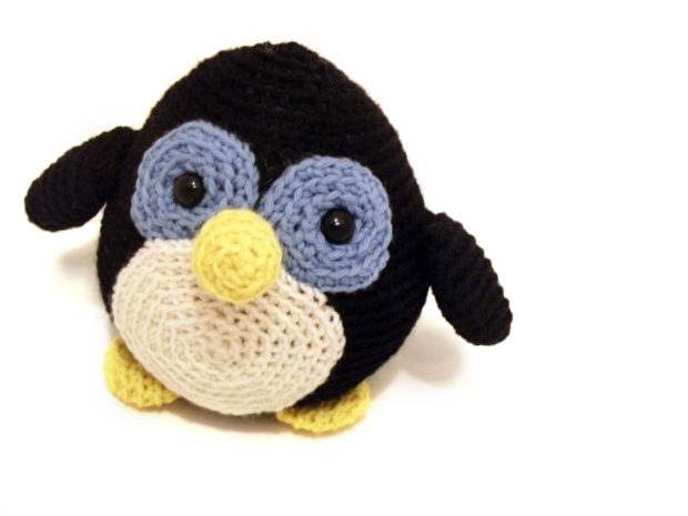 Howie the Penguin, FREE crochet pattern & guide to amigurumi