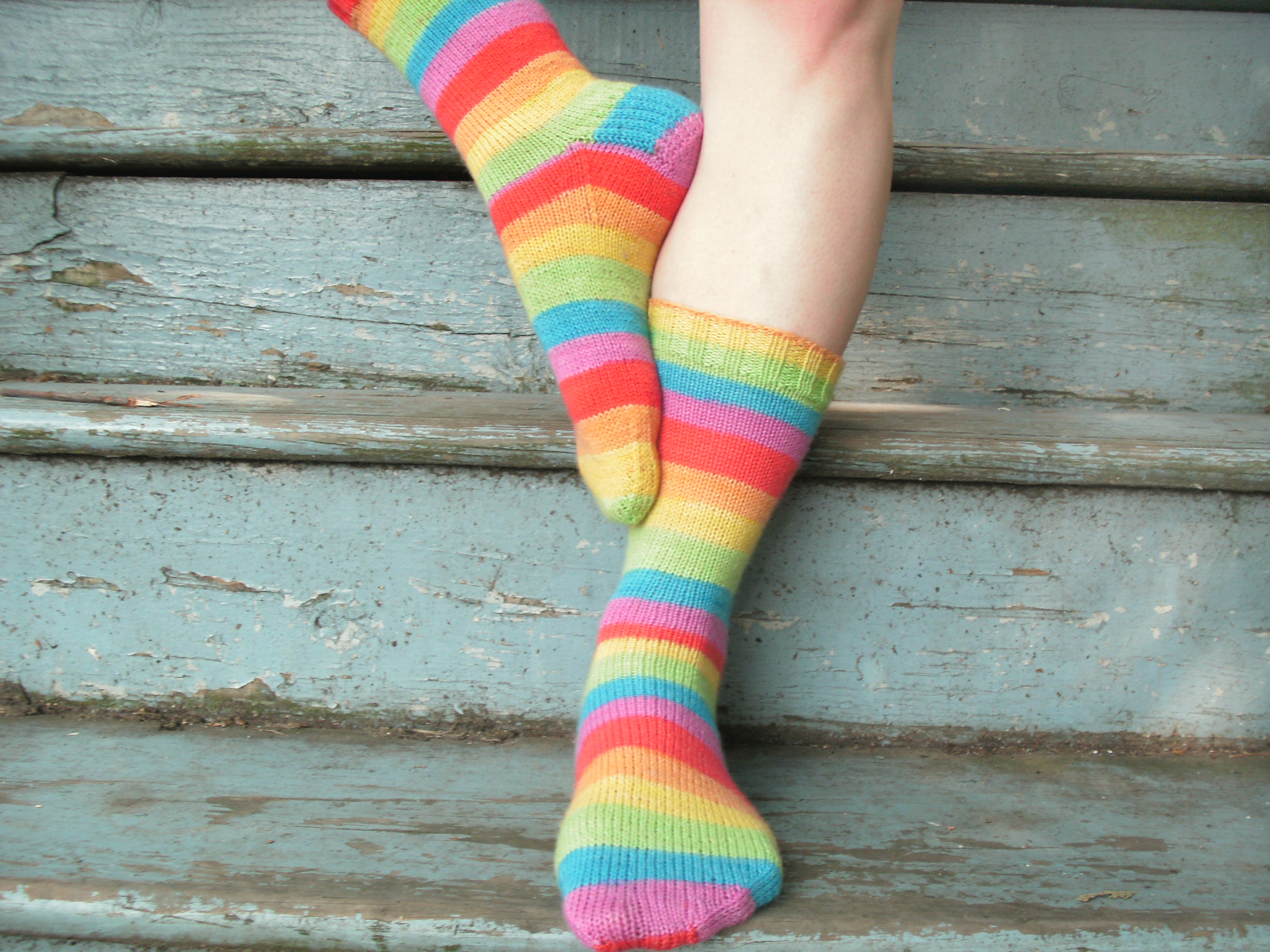 Lookie! I finished knitting rainbow socks! FreshStitches