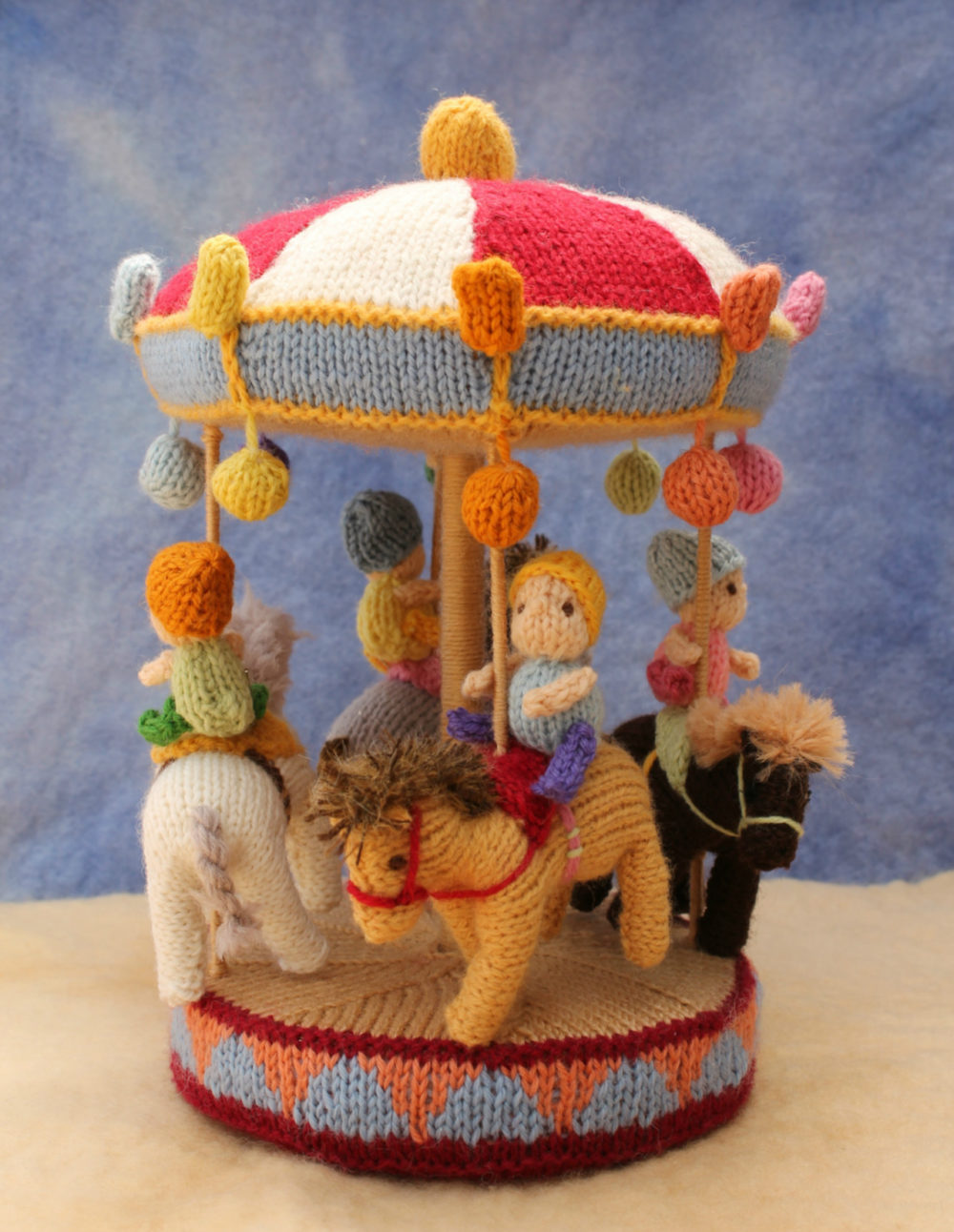 knitted carousel Sachiyo Ishii